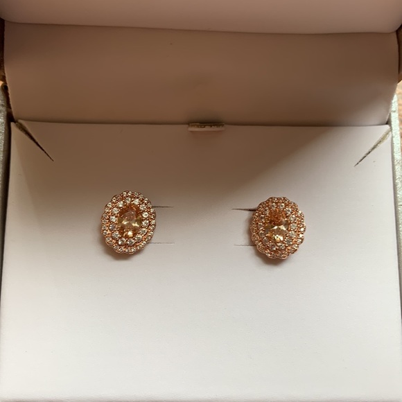 Gorgeous Rose gold over 925 silver w zircon diamond pierced earring studs - Picture 3 of 4